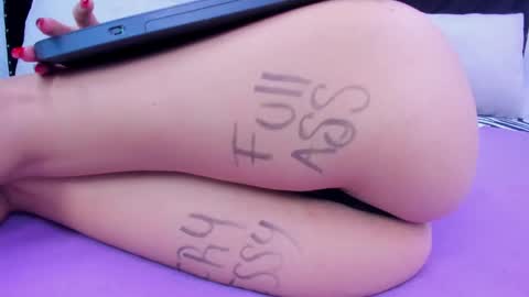 Snapshot of skynny_horney chatting on 01.29.25 Skynny online show from 01.29.25
