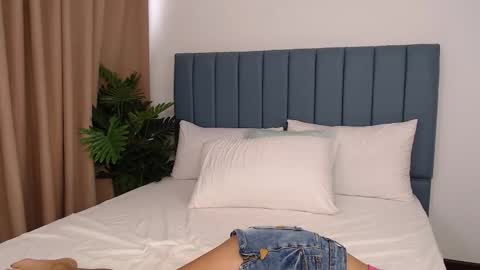 Snapshot of skytime96 chatting on 10.25.25 Sky online show from 10.25.25