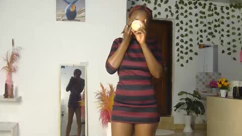 Snapshot of skyy_brown chatting on 06.10.26 Bella online show from 06.10.26