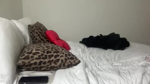 Skylar online show from 10.15.25