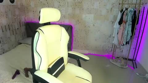 Snapshot of slaughtyalexxx chatting on 01.05.25 Alexandria my love online show from 01.05.25