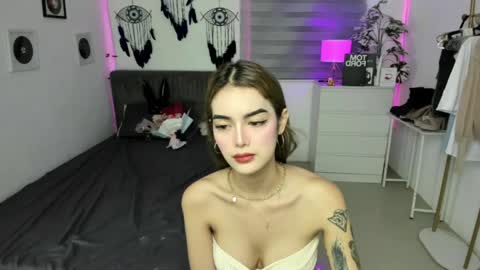 Snapshot of slaughtyalexxx chatting on 06.01.26 Alexandria my love online show from 06.01.26