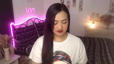 Queen Cyrine online show from 12.22.25