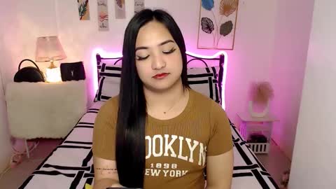 Queen Cyrine online show from 03.23.26