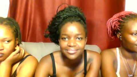 Snapshot of sleek_ass chatting on 02.21.25 sleek_ass online show from 02.21.25