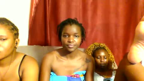 Snapshot of sleek_ass chatting on 03.04.25 sleek_ass online show from 03.04.25