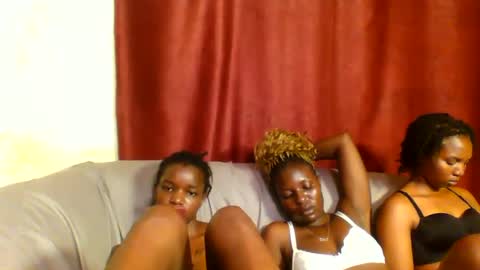 Snapshot of sleek_ass chatting on 03.09.25 sleek_ass online show from 03.09.25