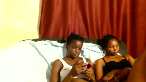 Snapshot of sleek_ass chatting on 03.11.25 sleek_ass online show from 03.11.25