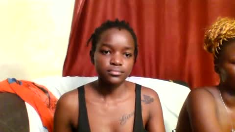 Snapshot of sleek_ass chatting on 03.11.25 sleek_ass online show from 03.11.25