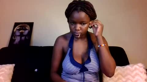 Snapshot of sleek_tits chatting on 07.12.26 sleek_tits online show from 07.12.26