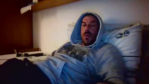 Snapshot of slevin1983 chatting on 12.31.24 slevin online show from 12.31.24