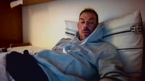 Snapshot of slevin1983 chatting on 01.05.25 slevin online show from 01.05.25