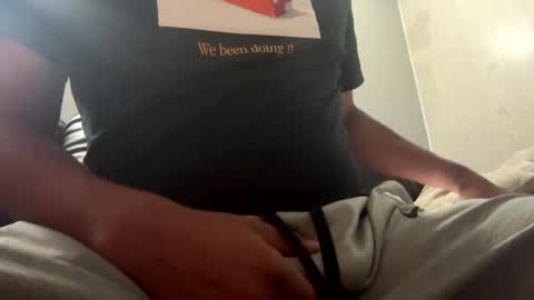 Snapshot of slick2285 chatting on 09.21.25 slick2285 online show from 09.21.25