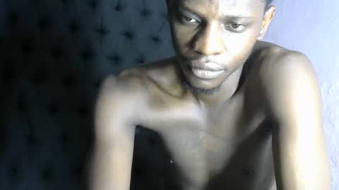 Snapshot of slim_long01 chatting on 02.19.25 slim long01 online show from 02.19.25