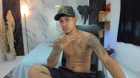 Snapshot of slim_master12 chatting on 06.19.26 slim_master12 online show from 06.19.26