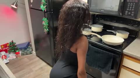 Snapshot of slimaddictionxxx chatting on 12.25.24 Barbie Stylebender online show from 12.25.24