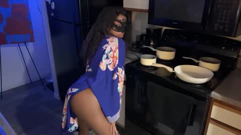 Snapshot of slimaddictionxxx chatting on 12.30.24 Barbie Stylebender online show from 12.30.24