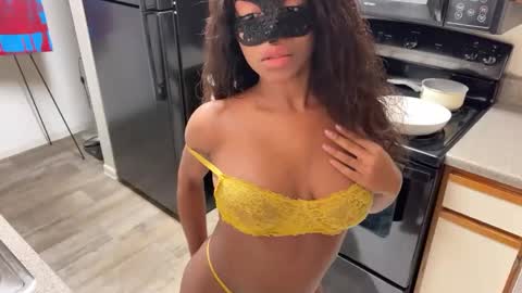 Snapshot of slimaddictionxxx chatting on 01.08.25 Barbie Stylebender online show from 01.08.25