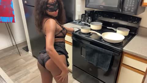 Snapshot of slimaddictionxxx chatting on 01.27.25 Barbie Stylebender online show from 01.27.25