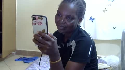 Snapshot of slimmygal chatting on 02.18.25 slimmygal online show from 02.18.25