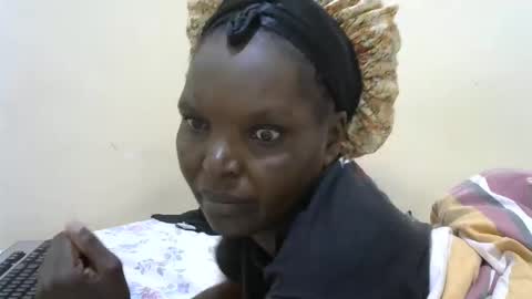 Snapshot of slimmygal chatting on 09.29.25 slimmygal online show from 09.29.25