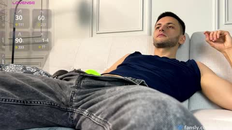 Snapshot of slimvers chatting on 01.08.25 Art online show from 01.08.25