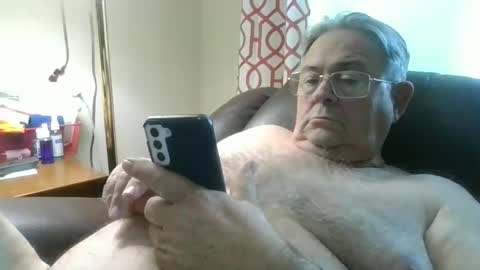 Snapshot of slippery_duck chatting on 12.21.24 slippery_duck online show from 12.21.24