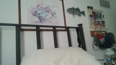 Snapshot of slippery_duck chatting on 01.25.25 slippery_duck online show from 01.25.25