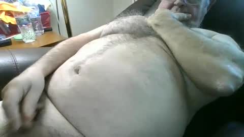 Snapshot of slippery_duck chatting on 03.08.25 slippery_duck online show from 03.08.25