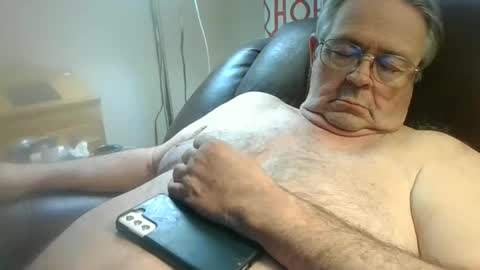 Snapshot of slippery_duck chatting on 03.15.26 slippery_duck online show from 03.15.26