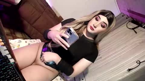 Snapshot of slut_bigcock chatting on 05.22.26 Nathalie online show from 05.22.26