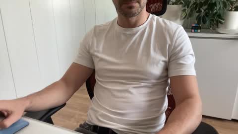 Snapshot of slutguy81 chatting on 03.03.26 Slutguy81 online show from 03.03.26