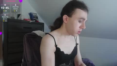 Snapshot of sluttyhorrorparty chatting on 05.19.26 Natsu online show from 05.19.26