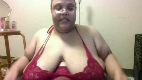 Snapshot of sluttyjess31 chatting on 10.07.25 Jessica online show from 10.07.25