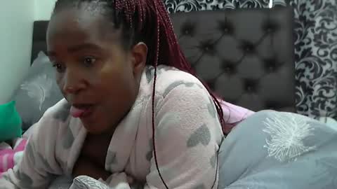 sluttylaura18 online show from 02.17.25