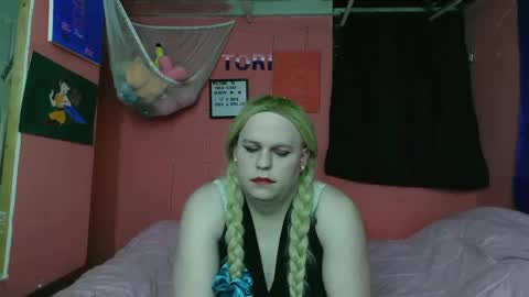 Snapshot of sluttytorismith chatting on 02.12.25 Tori Smith online show from 02.12.25