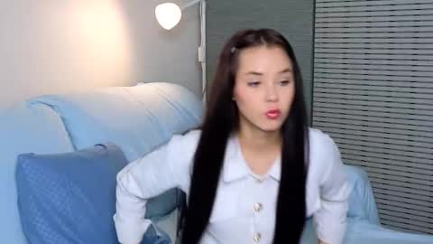Snapshot of slyshypie chatting on 09.10.25 Lily online show from 09.10.25