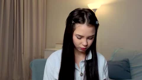 Snapshot of slyshypie chatting on 10.05.25 Lily online show from 10.05.25