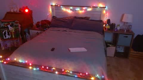 Rachel Lawrence online show from 12.26.24