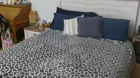 Rachel Lawrence online show from 01.26.25