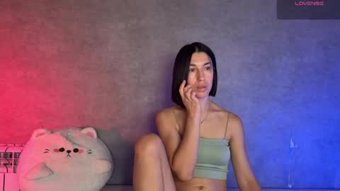 Snapshot of smaillev chatting on 05.19.26 Melani online show from 05.19.26