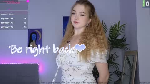 Snapshot of small_blondee chatting on 12.09.24 Emily online show from 12.09.24