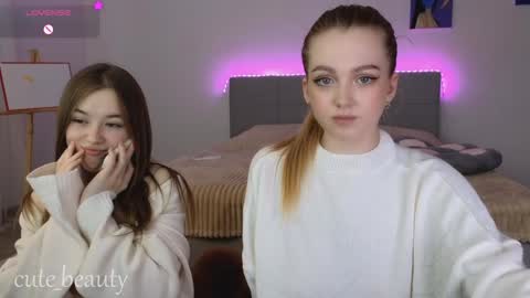 Snapshot of small_blondee chatting on 01.04.25 Emily online show from 01.04.25