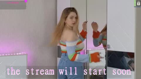 Snapshot of small_blondee chatting on 02.23.25 Emily online show from 02.23.25