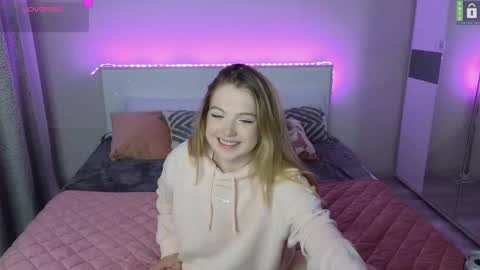 Snapshot of small_blondee chatting on 03.03.25 Emily online show from 03.03.25