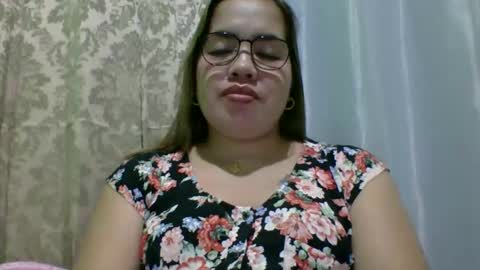 Snapshot of small_boobs59 chatting on 12.21.25 Lovewella online show from 12.21.25