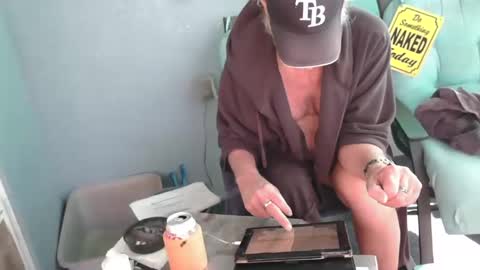 Snapshot of smallpenisbigtongue chatting on 01.12.26 Daddy online show from 01.12.26