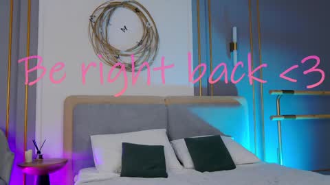 Snapshot of smiley_mia_ chatting on 02.05.25 Mia online show from 02.05.25