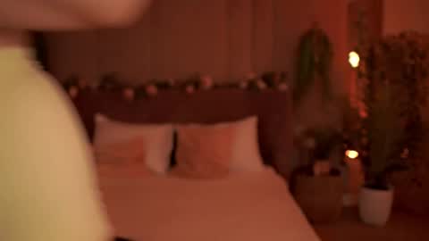 Snapshot of smiley_mia_ chatting on 09.18.25 Mia online show from 09.18.25