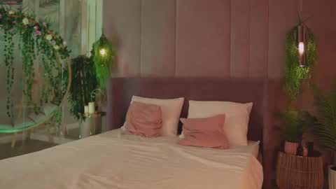 Mia online show from 11.17.25